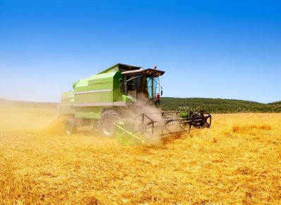 Аграрии Омской области приступили к заготовке кормов