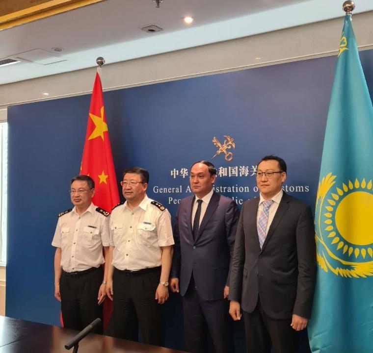 Торговые барьеры между Казахстаном и Китаем сокращаются