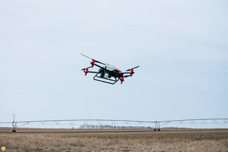 Фермеру из Чувашии дроны помогают обрабатывать землю